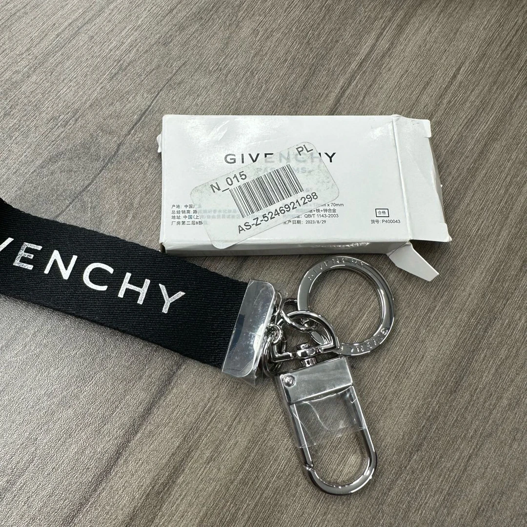全新未使用 Givenchy/纪梵希 钥匙扣 40*12*70mm