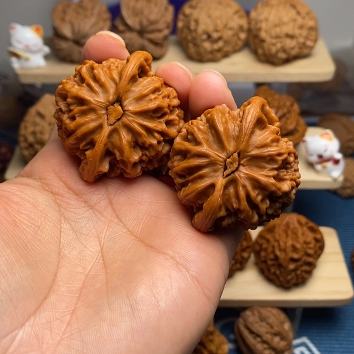 —***—文玩核桃把件宫灯狮子头