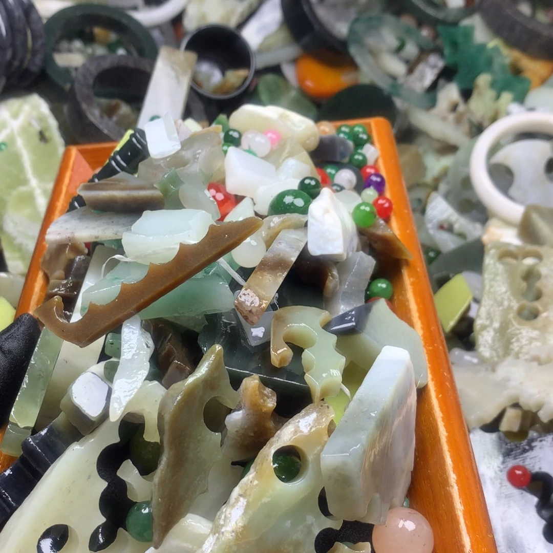 和田玉（糖玉）未镶嵌颈饰金*鑫