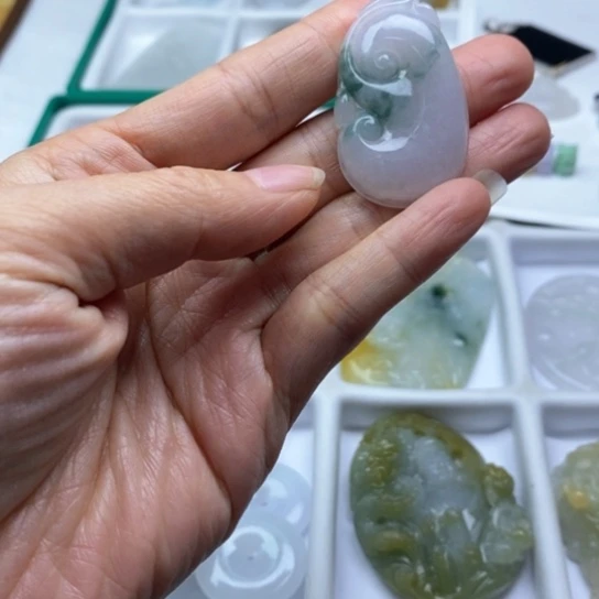 定制翡翠未镶嵌如意