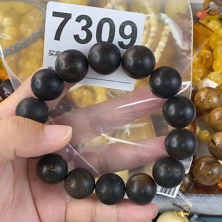 蜜蜡未镶嵌珠宝奇石