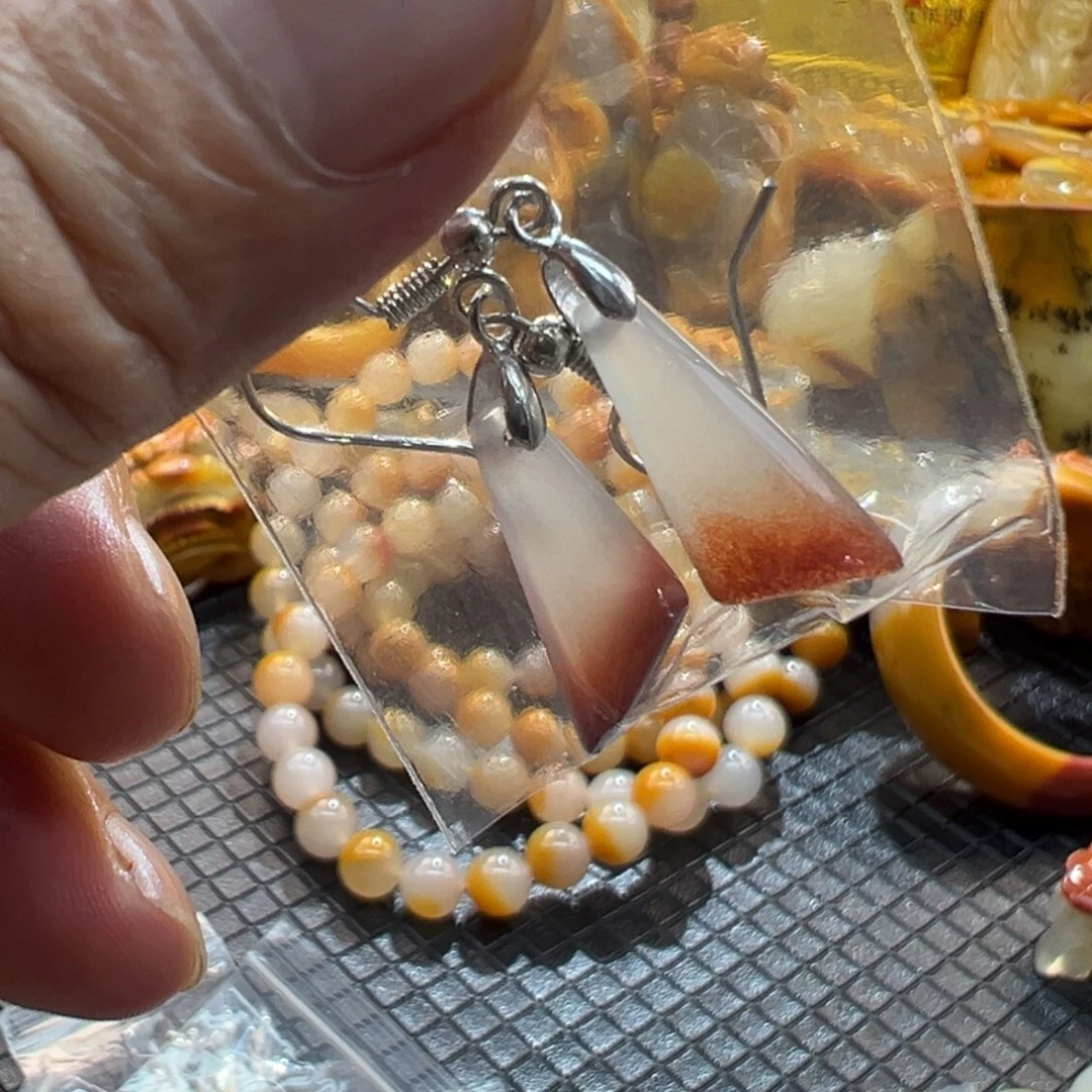 石英质玉未镶嵌颈饰