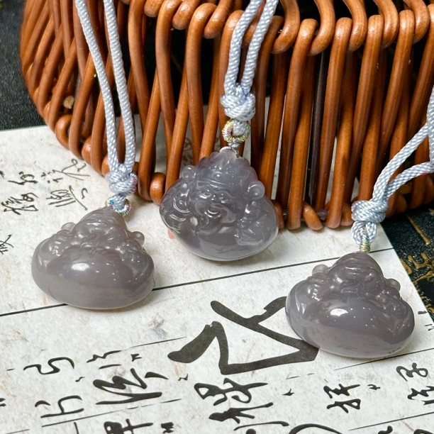 ZJ04和田玉烟紫财神爷吊坠21*23*12mm+多样性发其一