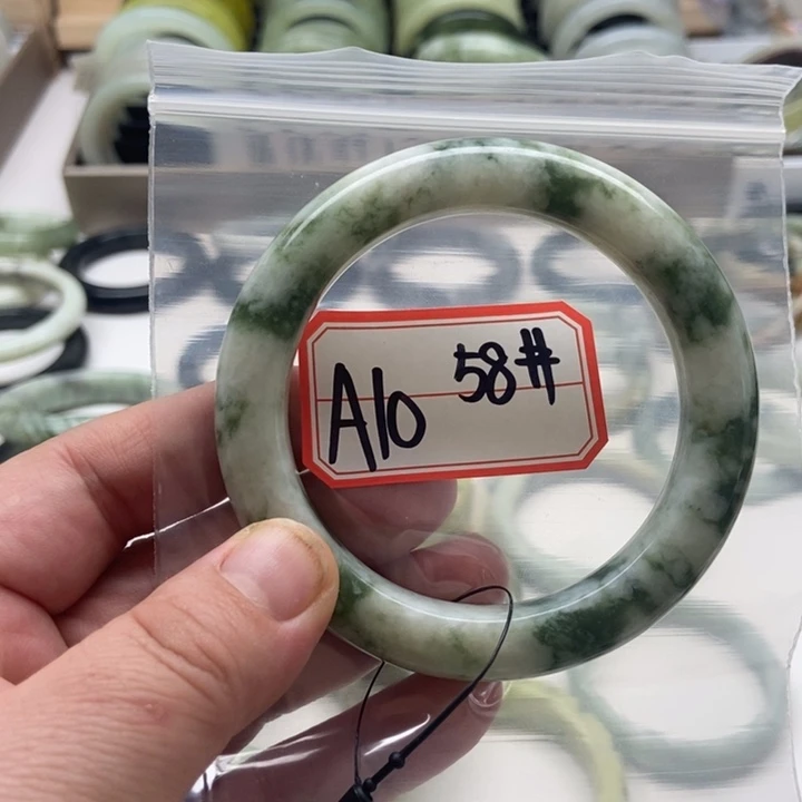 蛇纹石玉手镯未镶嵌?***起