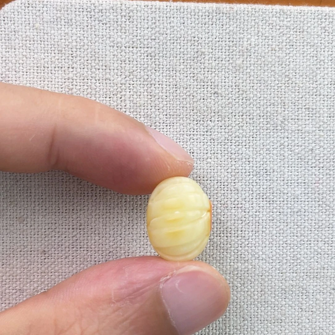 琥珀未镶嵌裸石面包