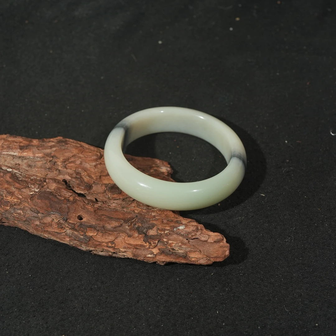 12.10香港王老板-和田玉手镯7z143