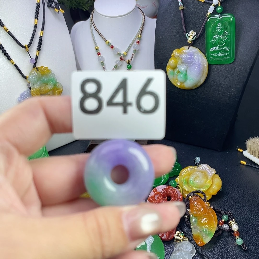 翡翠未镶嵌吊坠(赠链)