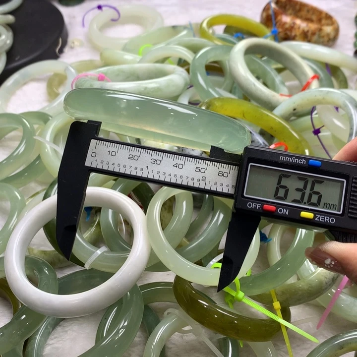 未镶嵌蛇纹石玉手镯59