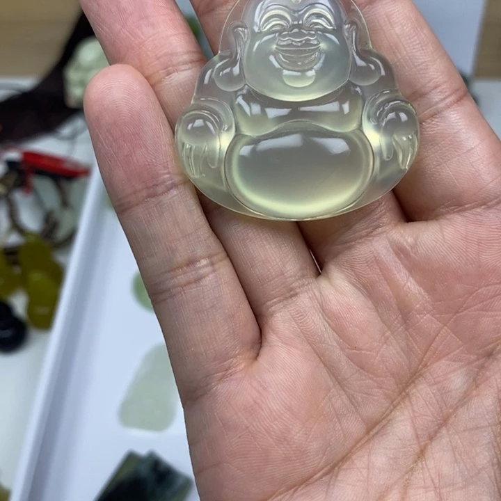 V***³蛇纹石玉未镶嵌颈饰
