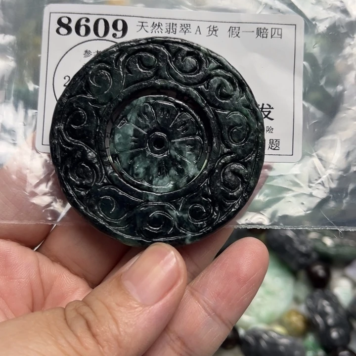 翡翠未镶嵌颈饰8609