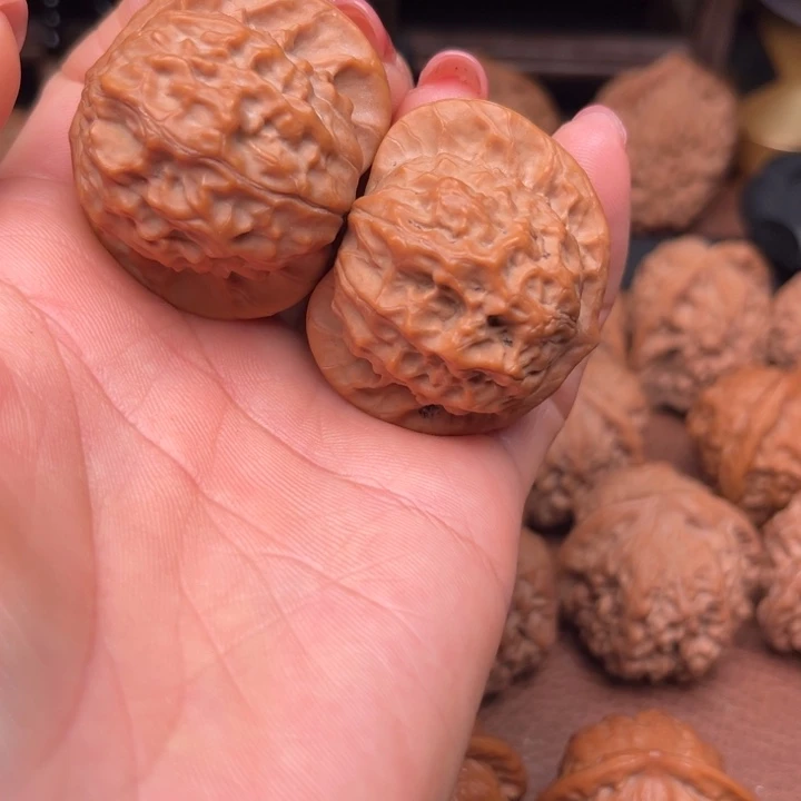 沐***行吊坠文玩核桃瓷娃娃