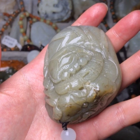 和田玉未镶嵌把件