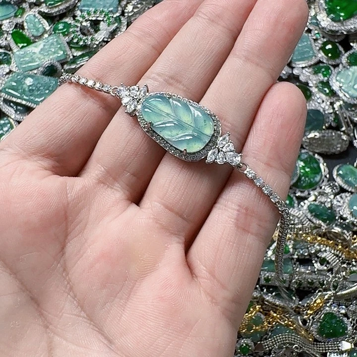 翡翠颈饰未镶嵌天然A货翡翠放漏