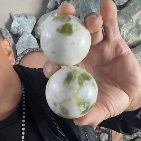 蛇纹石玉未镶嵌珠宝奇石