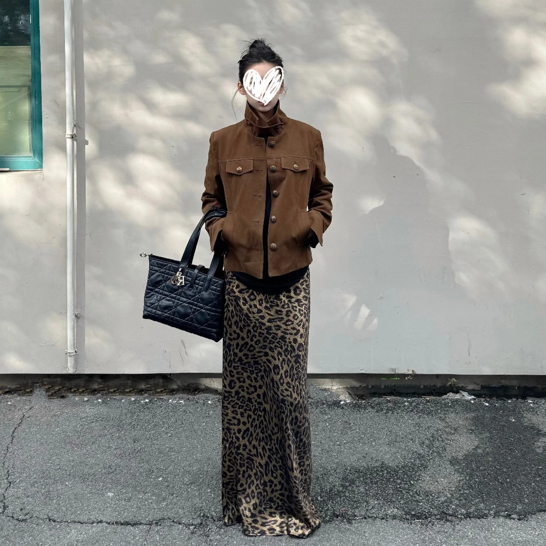 摩登翻领蜡感工艺百搭工装风夹克+松紧腰垂感光泽感豹纹裙半身裙