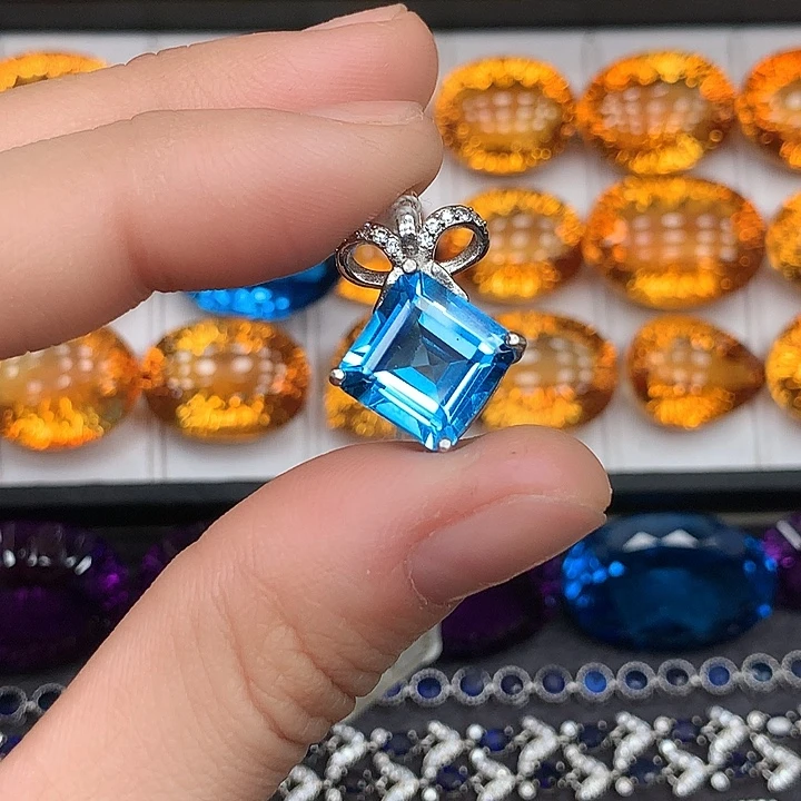 银S925镶嵌托帕石颈饰