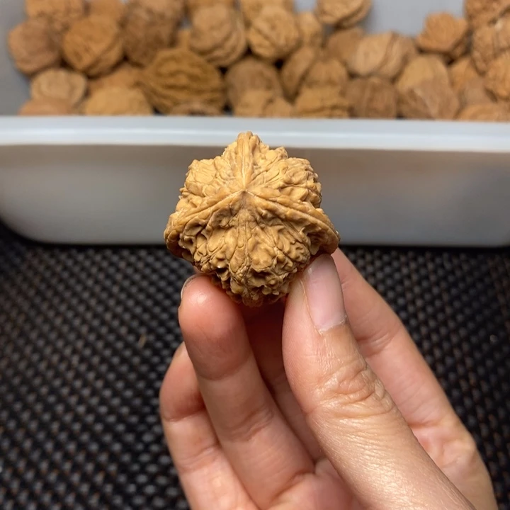 挪***林吊坠文玩核桃文玩核桃异形单只