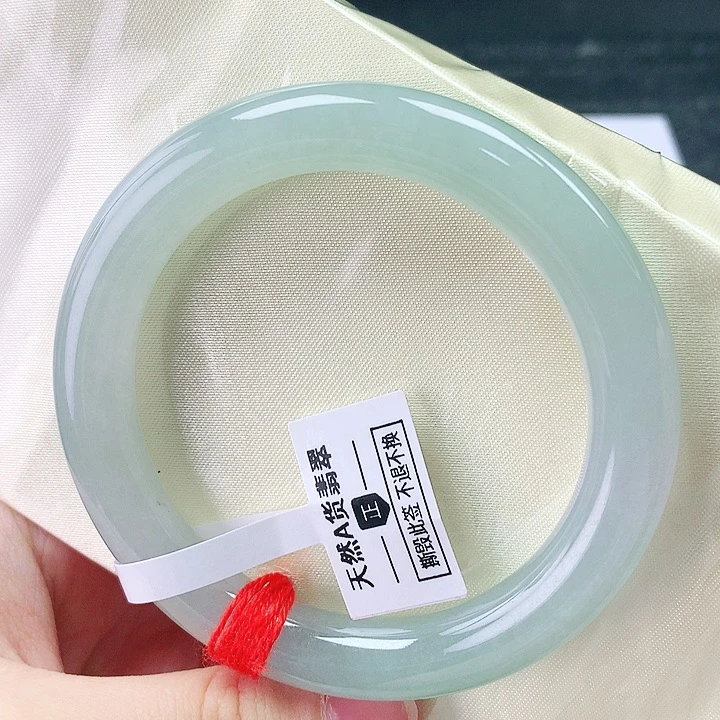 翡翠手镯未镶嵌54圈