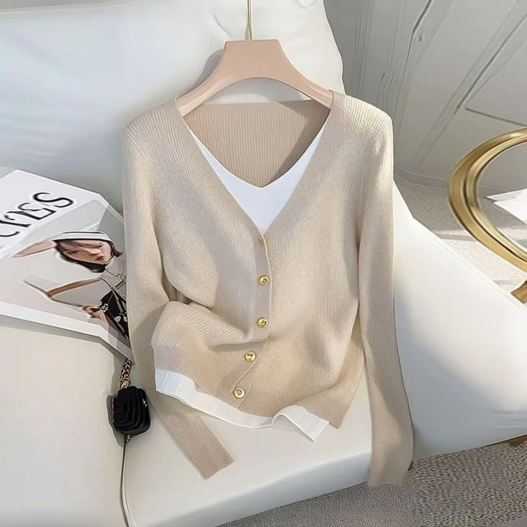 杏色V领假两件长袖2025年秋季新款高级感上衣显瘦百搭针织打底衫