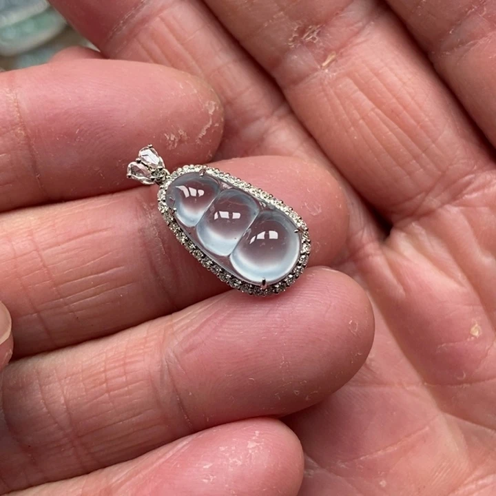 翡翠颈饰18K金镶嵌豆子