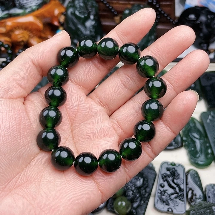 泰***敢蛇纹石玉未镶嵌挂件