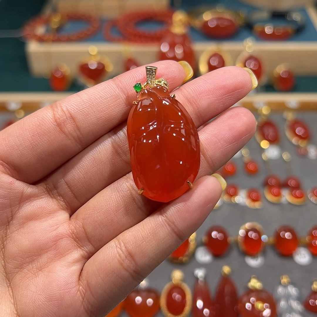 南红玛瑙18K金镶嵌颈饰