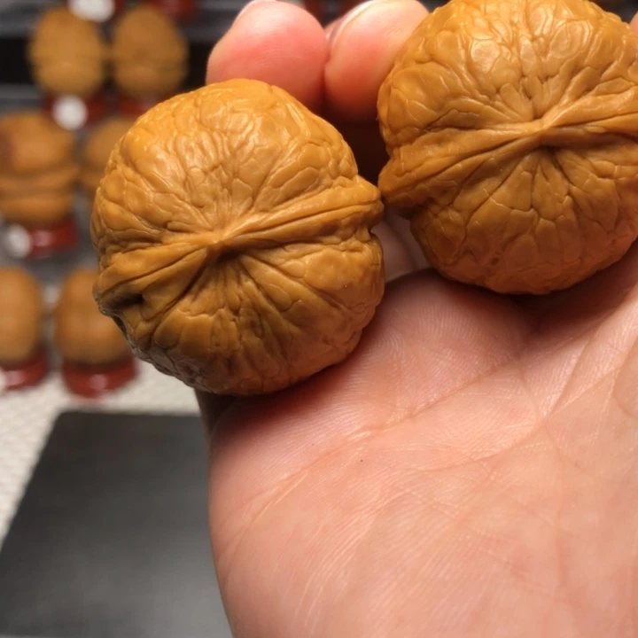 文玩核桃把件20粗筋瓷娃娃