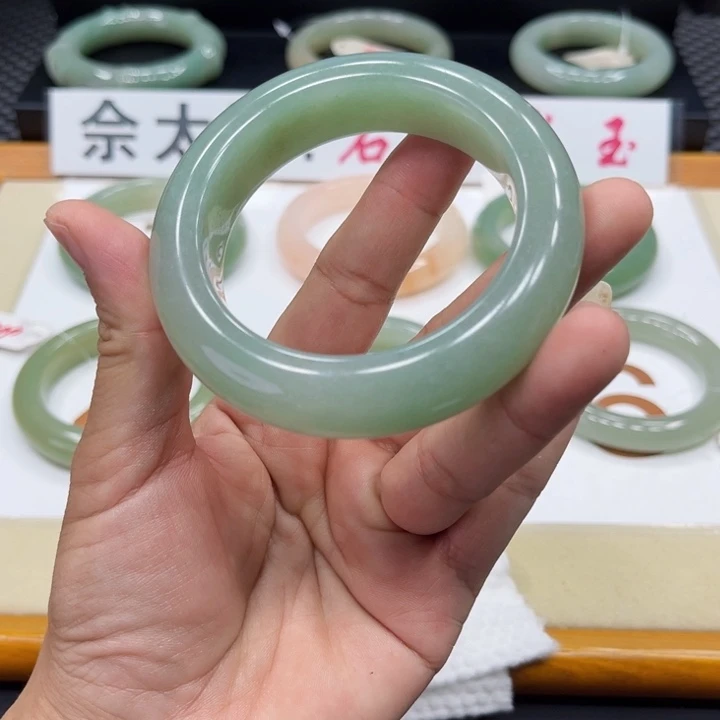 石英质玉手镯未镶嵌汇****容