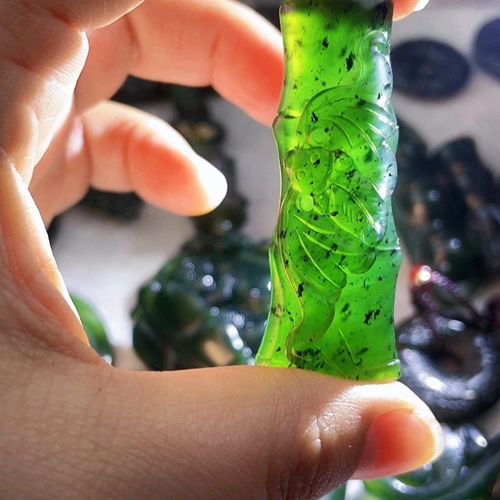 蛇纹石玉未镶嵌挂件