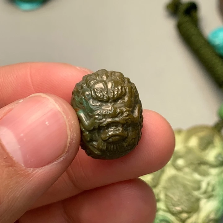绿松石未镶嵌颈饰