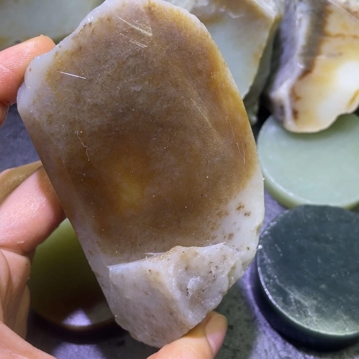 素***雅和田玉（糖玉）未镶嵌珠宝半成品