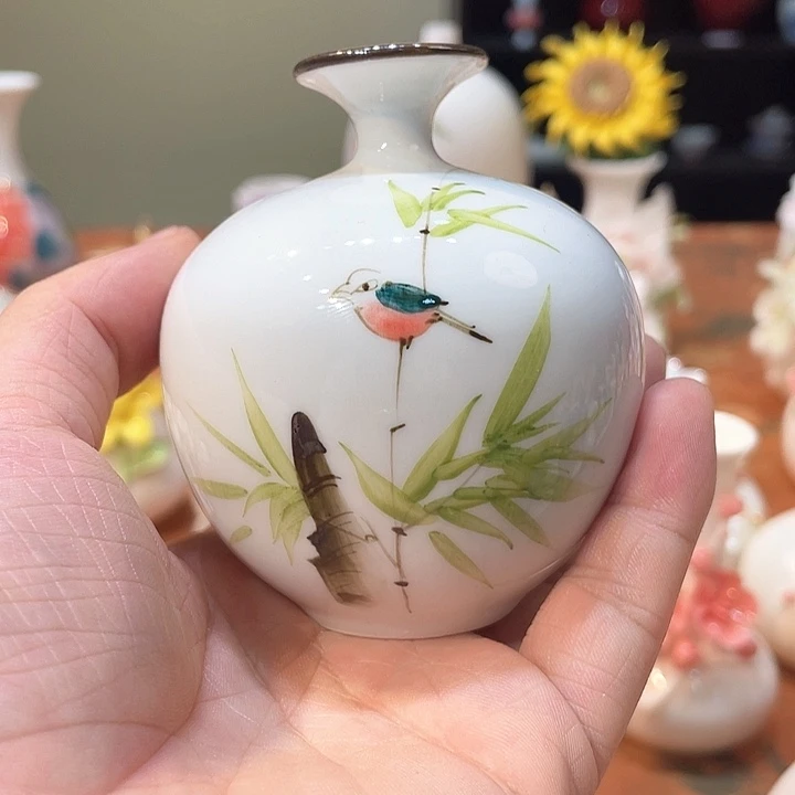 手工陶瓷精致摆件