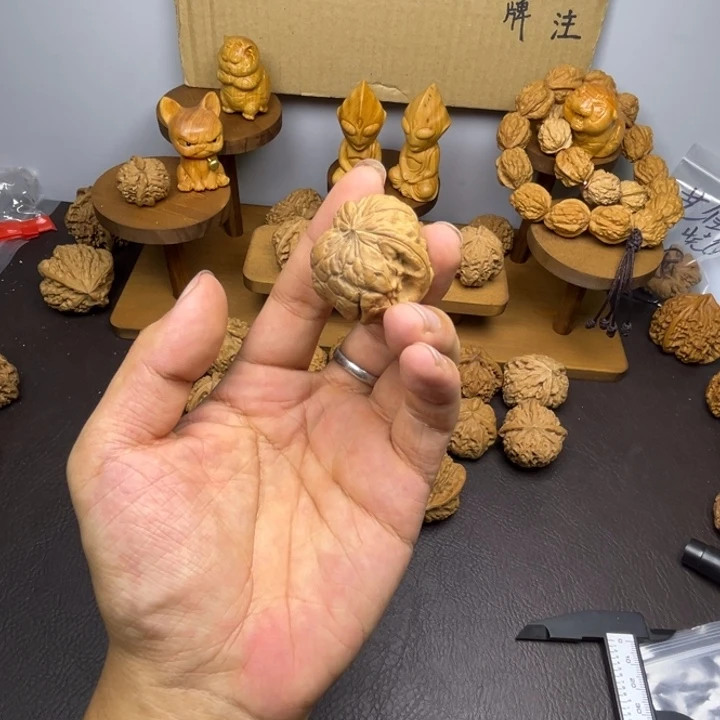 齐***齐吊坠桃核蛇头金蝉