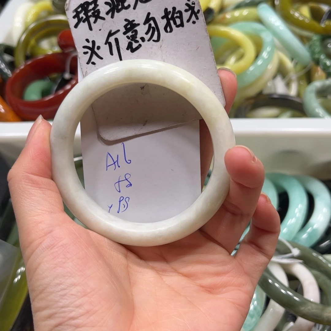 蛇纹石玉手镯未镶嵌