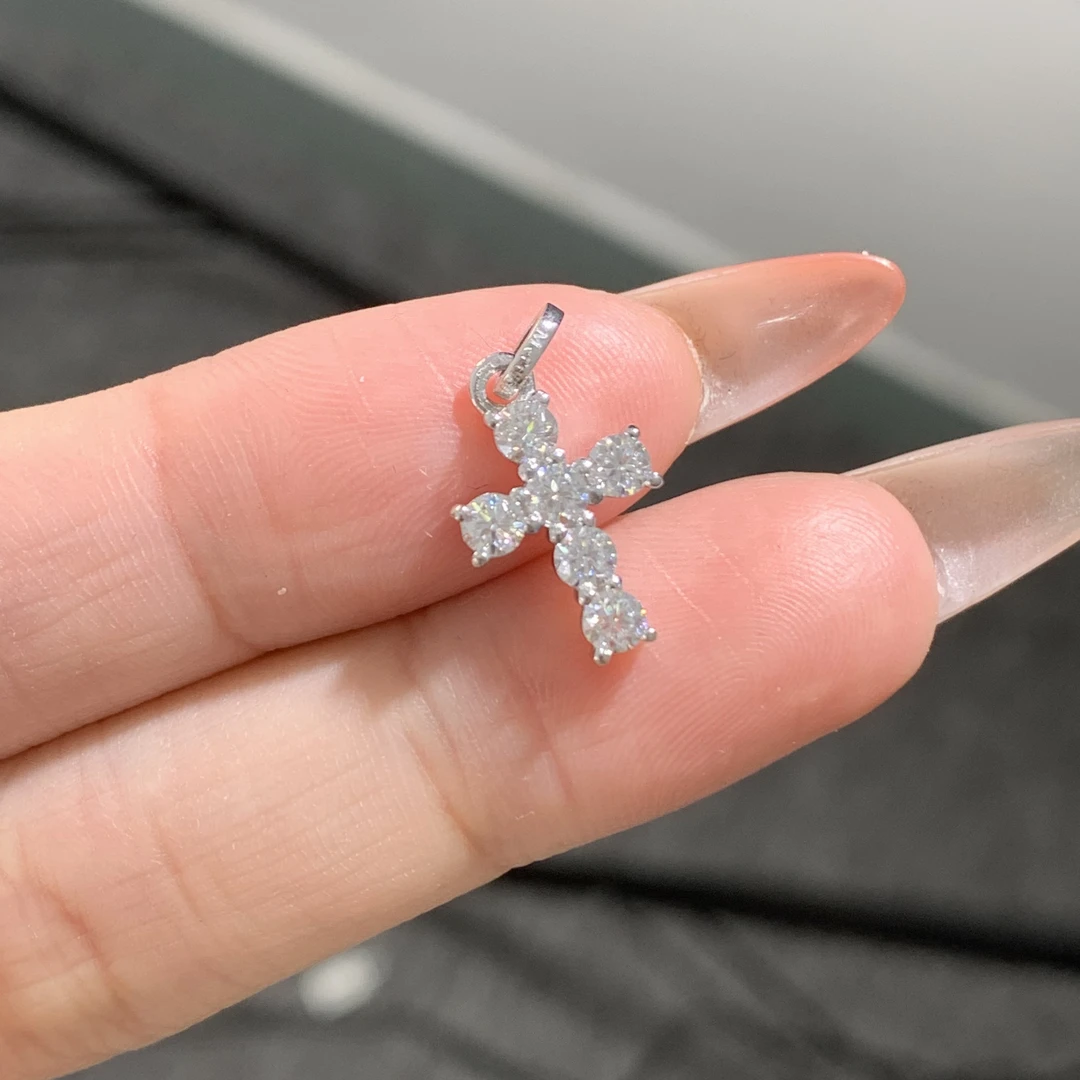 铂金pt950首饰铂金镶嵌莫桑小版十字吊坠