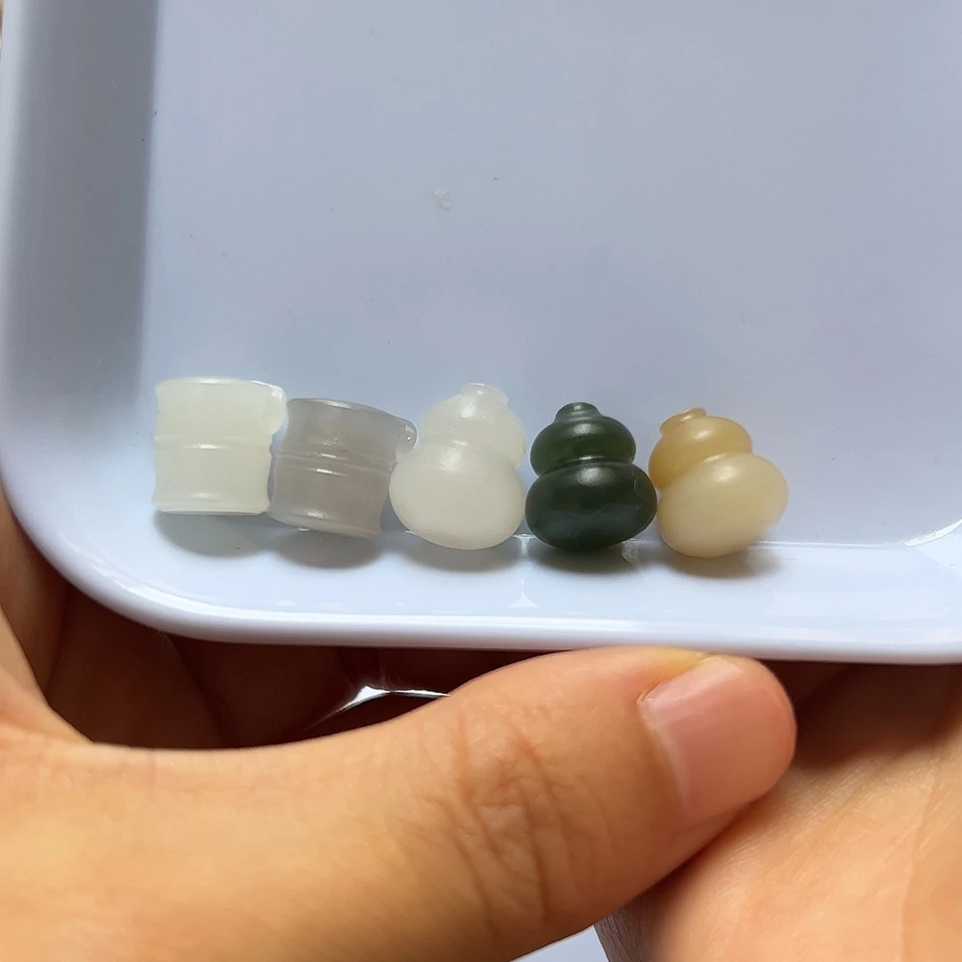 和田玉未镶嵌颈饰华***兔