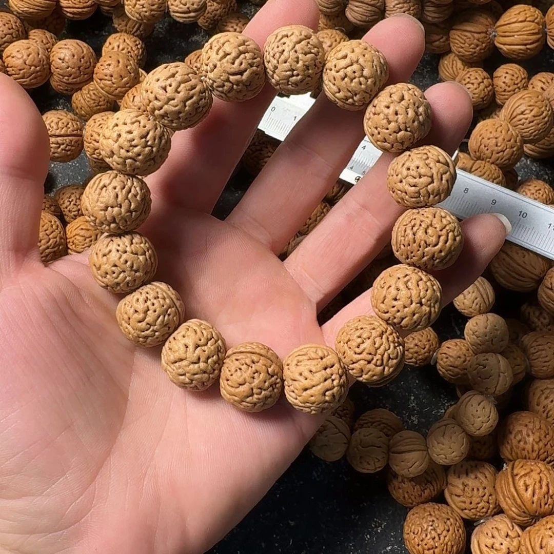 大***娄吊坠桃核野生手串