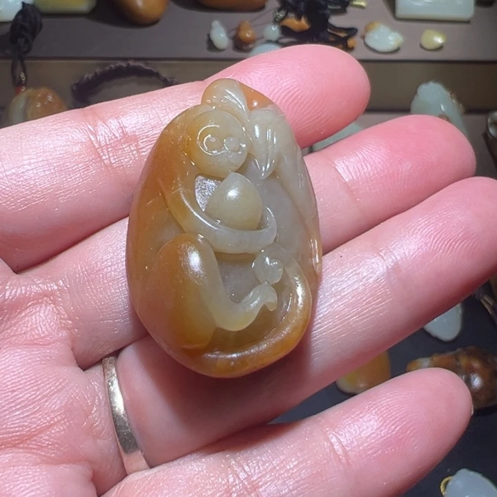 厚***、颈饰未镶嵌和田玉（糖玉）
