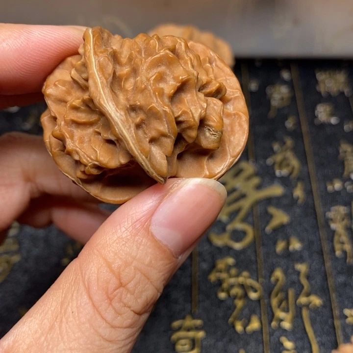 崆***鹰吊坠文玩核桃单只异形有虫眼