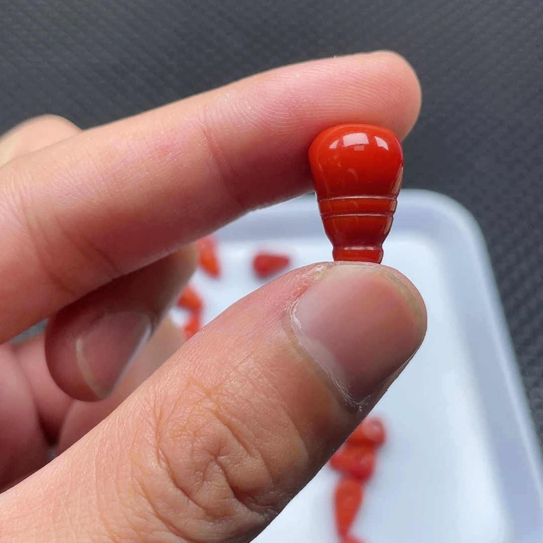 南红玛瑙11*17柿子红三通一颗未镶嵌