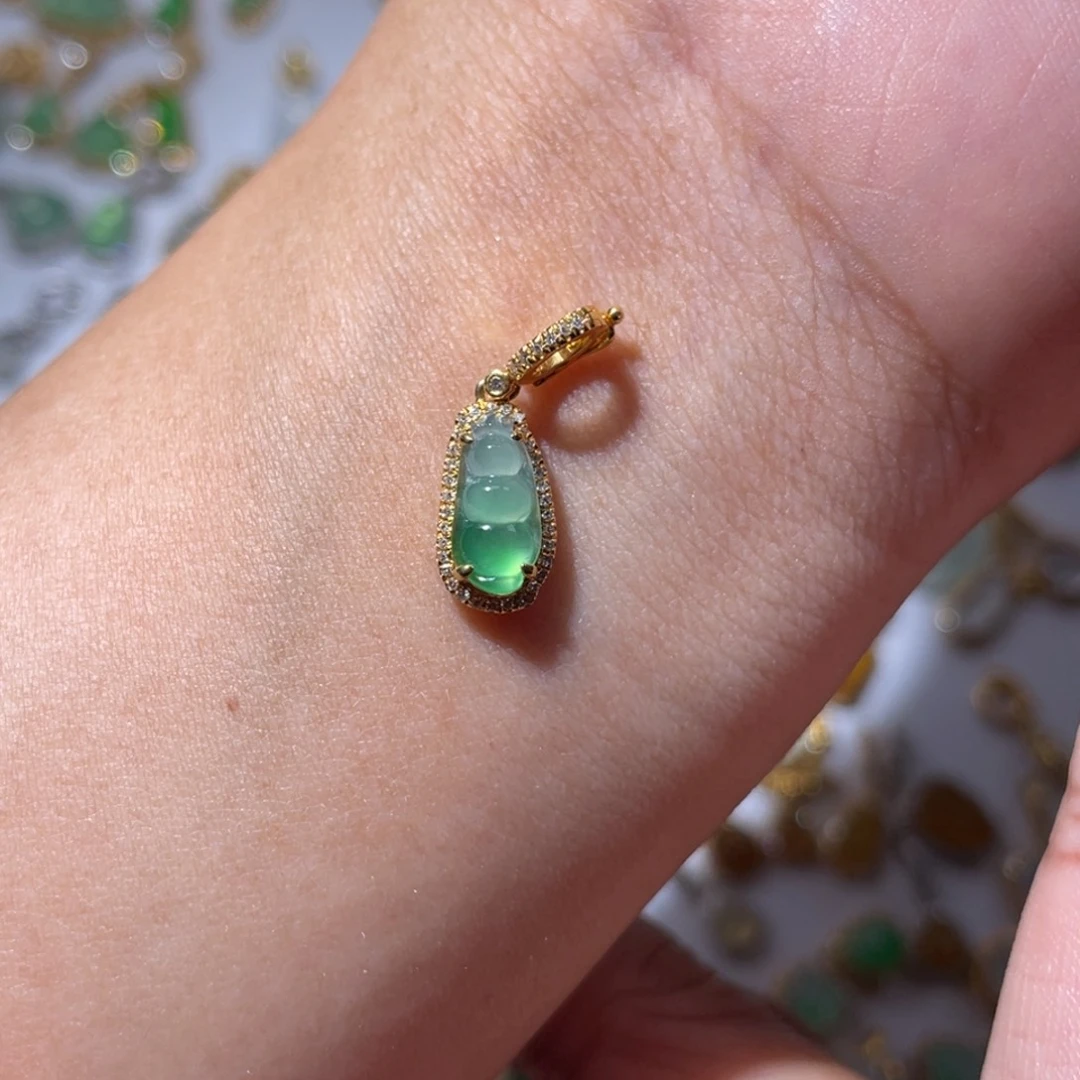 吊坠(不含链)18K金镶嵌翡翠