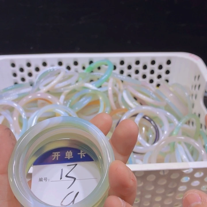 奋***吧玛瑙/玉髓未镶嵌手镯13