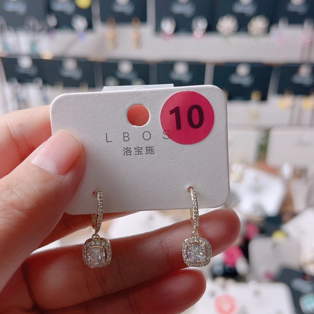 锆石纯铜合金耳环的颜色