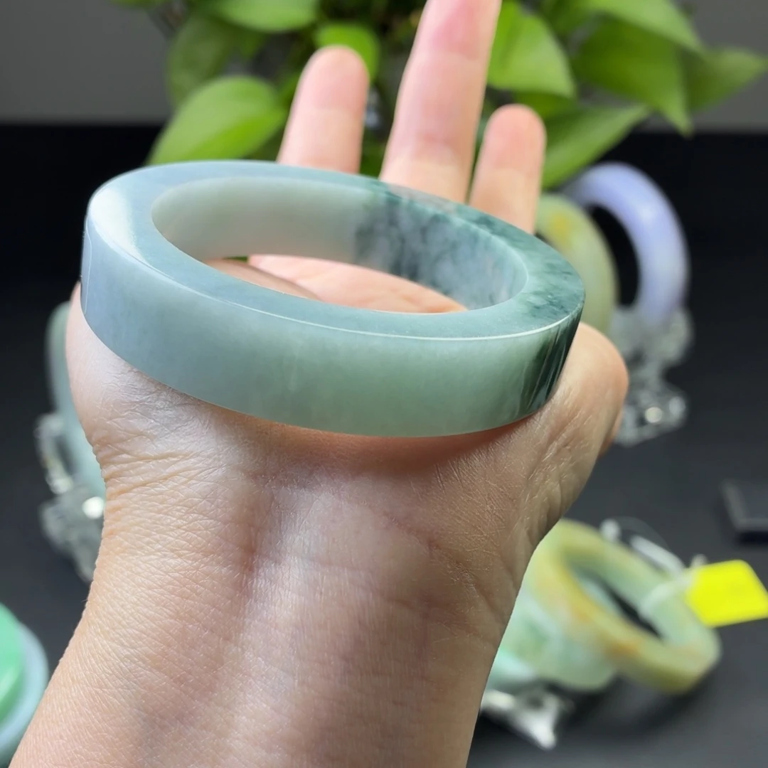 未镶嵌翡翠手镯定制翡翠