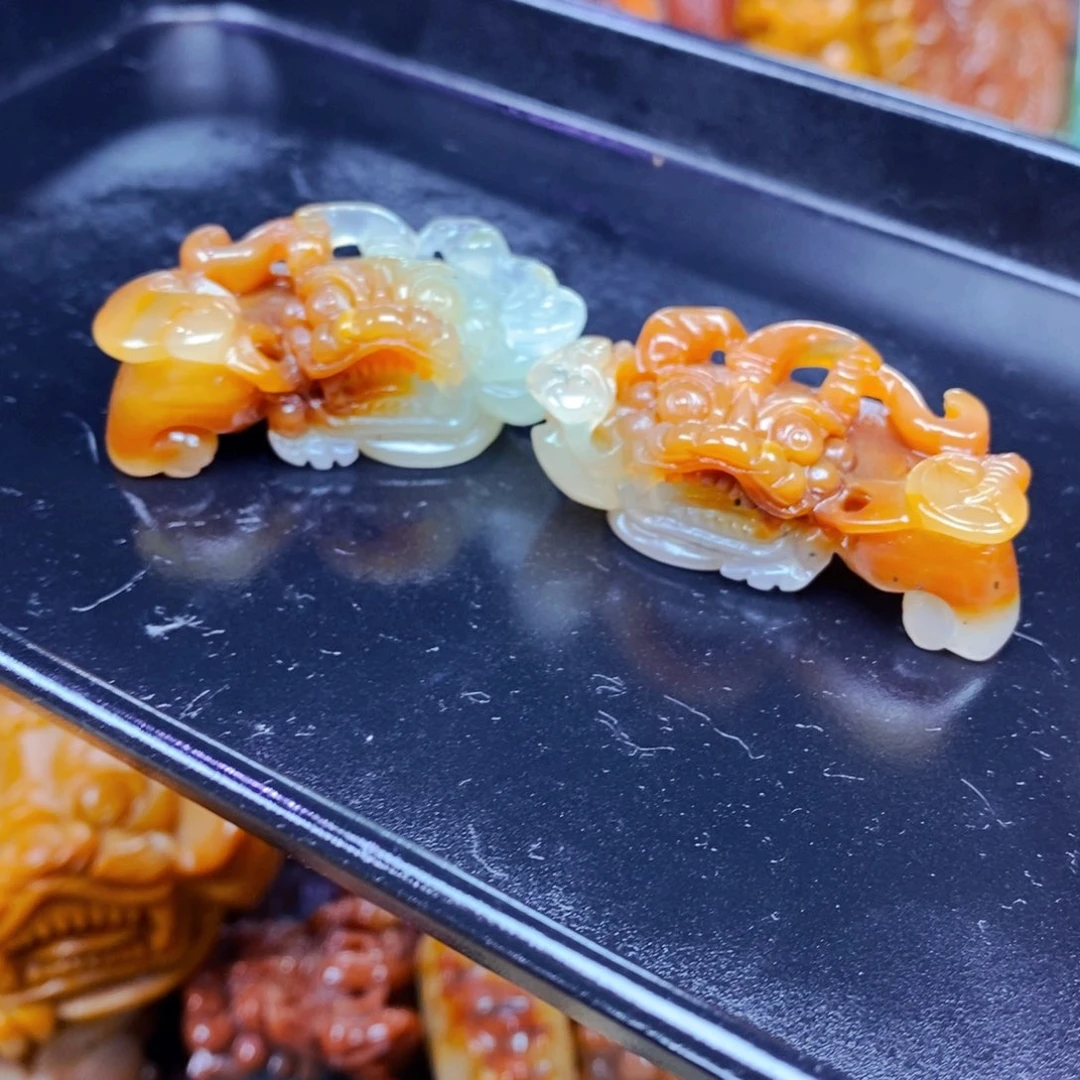 石英质玉（黄龙玉）未镶嵌颈饰