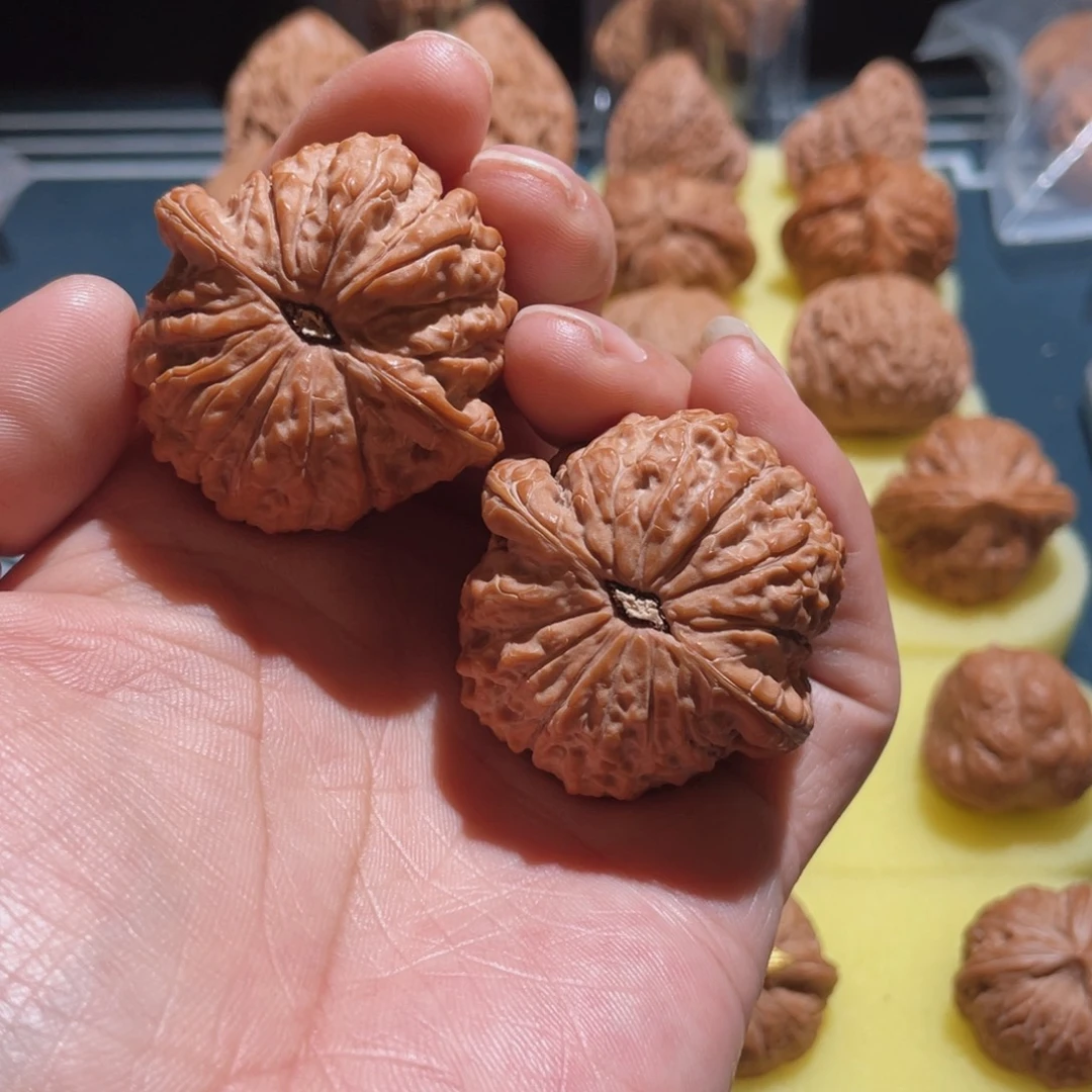 好***牛文玩核桃吊坠42全品血麒麟