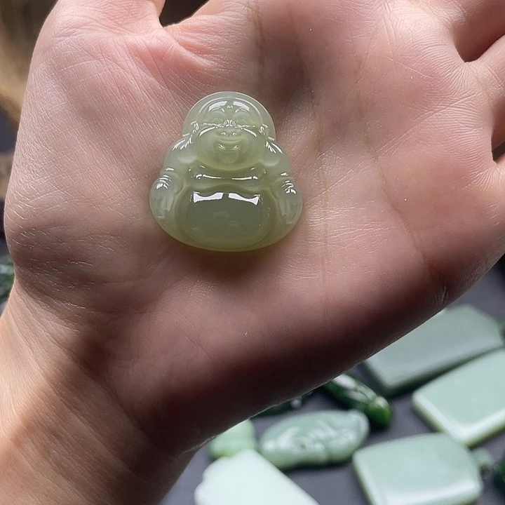 王****和田玉未镶嵌颈饰