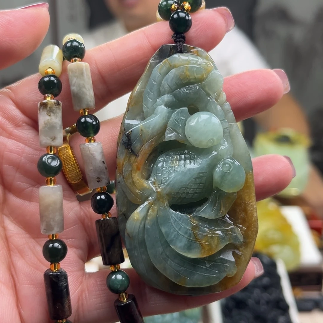 岫玉未镶嵌颈饰挂件