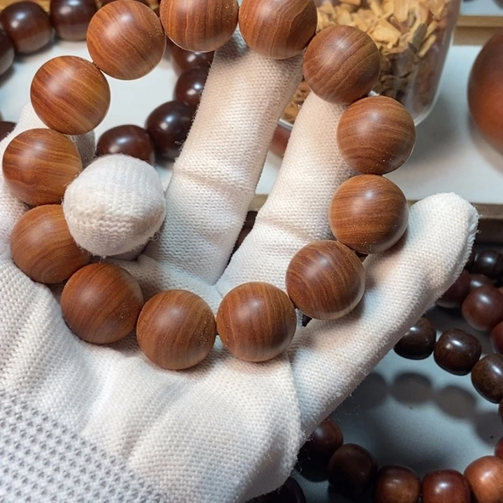 卓***檀香木老山檀香供奉料1.8*13，奶香