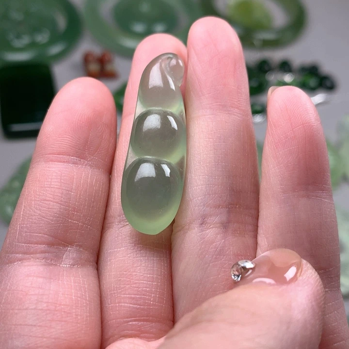 蛇纹石玉未镶嵌颈饰岫玉